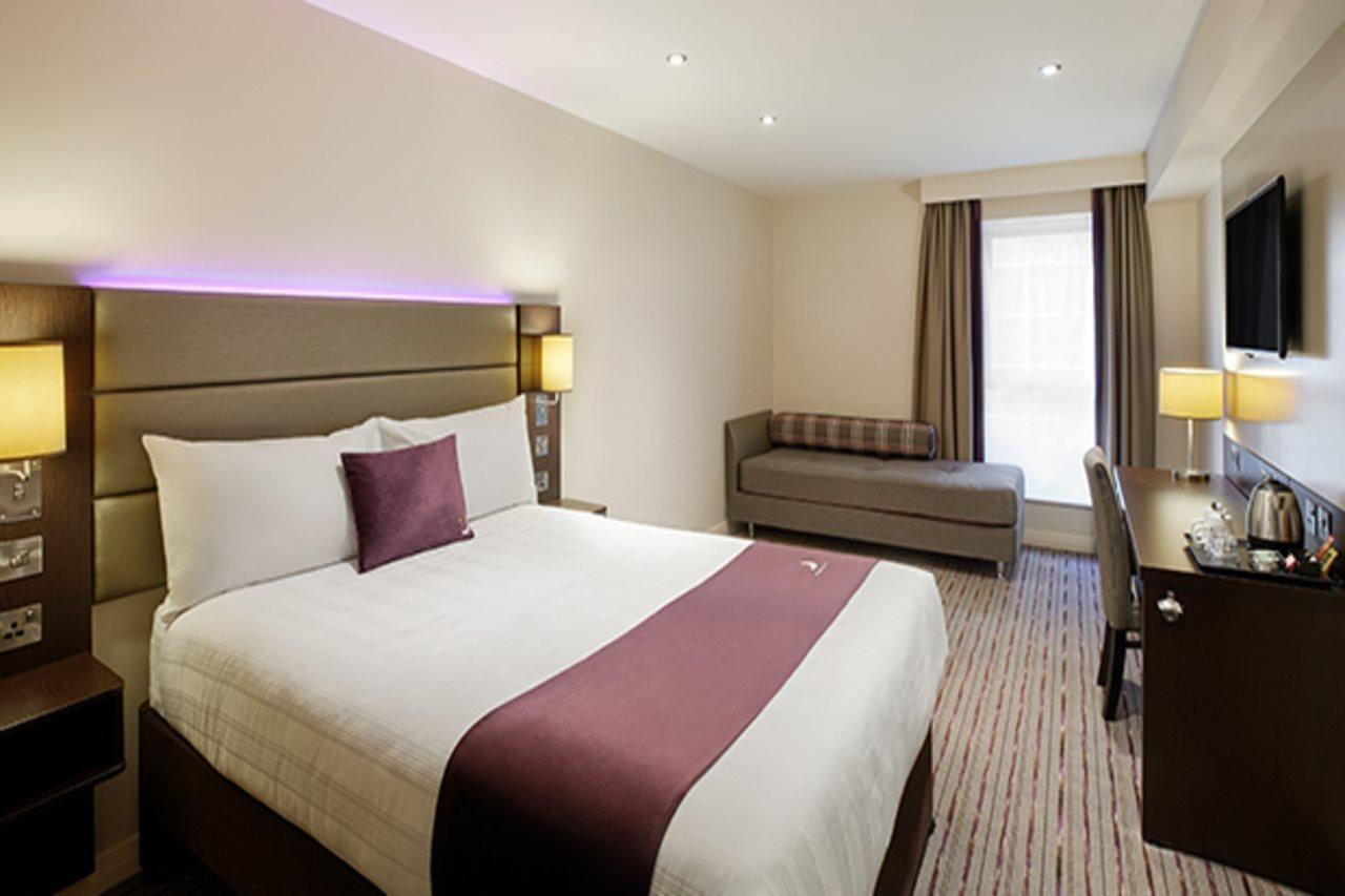 Premier Inn Manchester - Heaton Park מראה חיצוני תמונה