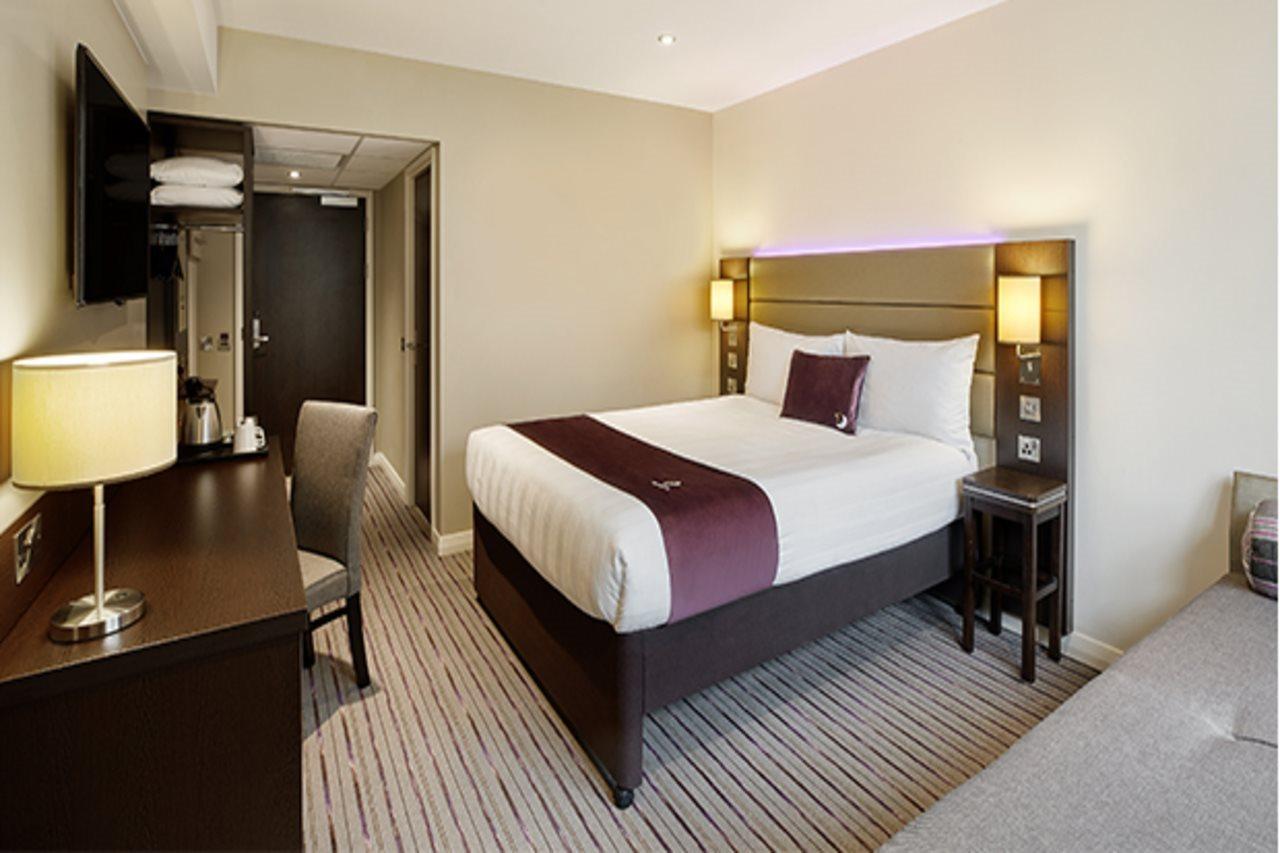 Premier Inn Manchester - Heaton Park מראה חיצוני תמונה