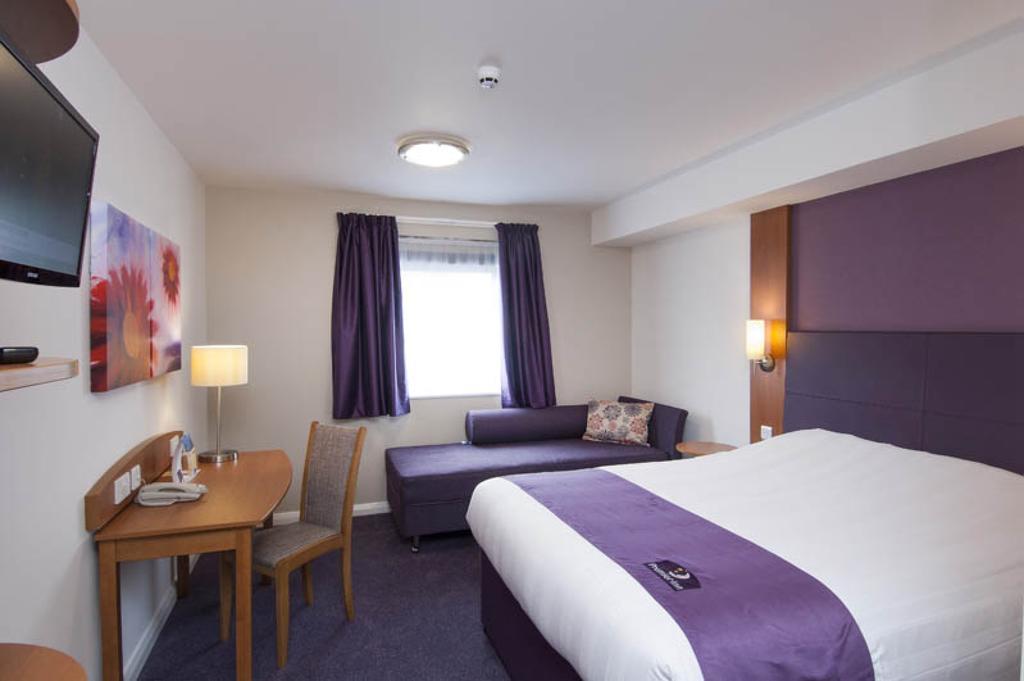 Premier Inn Manchester - Heaton Park מראה חיצוני תמונה