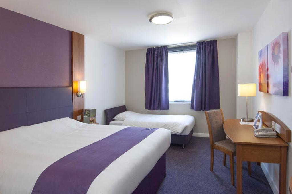 Premier Inn Manchester - Heaton Park מראה חיצוני תמונה