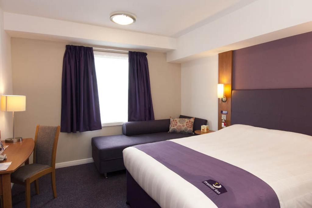 Premier Inn Manchester - Heaton Park מראה חיצוני תמונה
