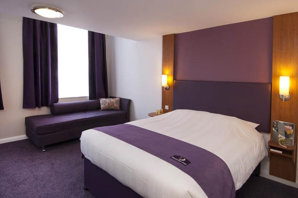 Premier Inn Manchester - Heaton Park מראה חיצוני תמונה