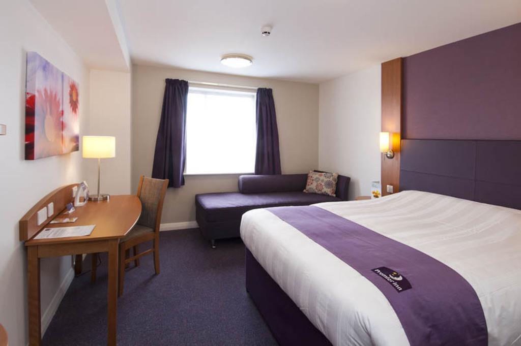 Premier Inn Manchester - Heaton Park מראה חיצוני תמונה