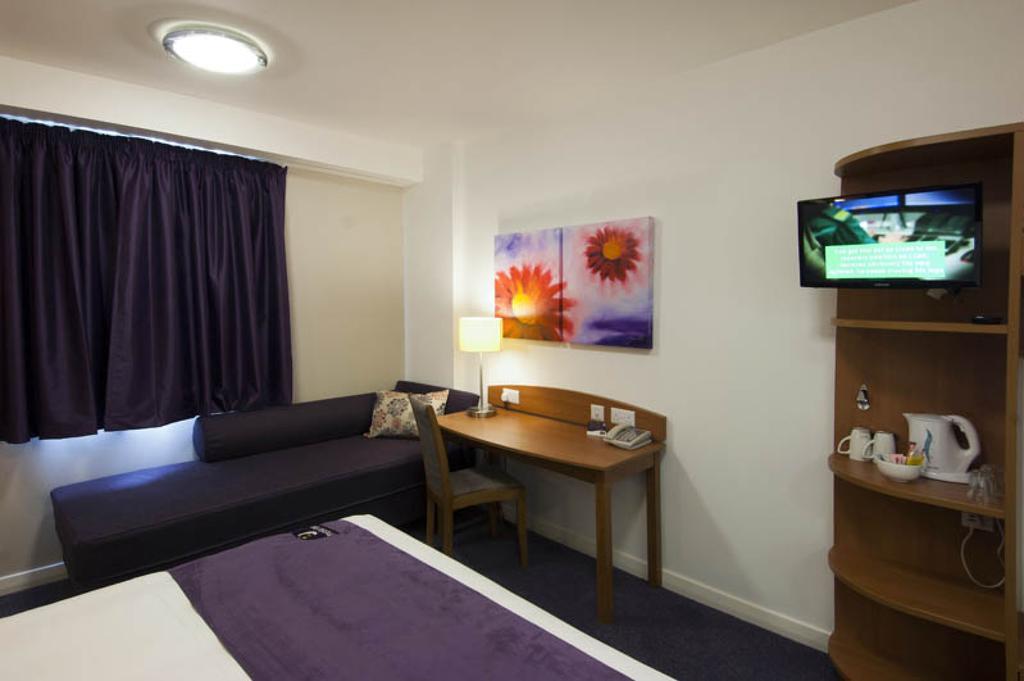Premier Inn Manchester - Heaton Park מראה חיצוני תמונה