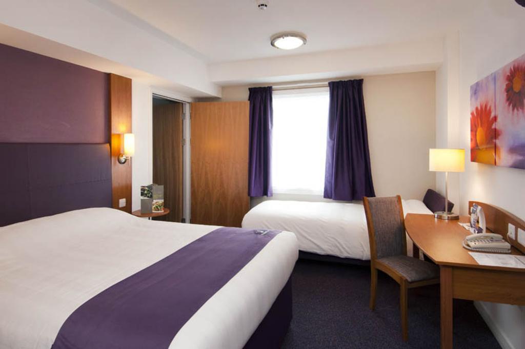 Premier Inn Manchester - Heaton Park מראה חיצוני תמונה