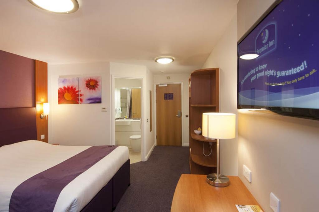 Premier Inn Manchester - Heaton Park מראה חיצוני תמונה