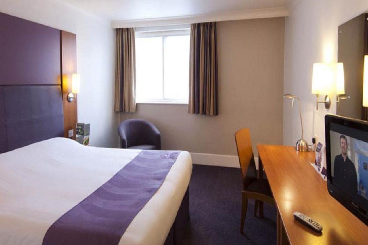 Premier Inn Manchester - Heaton Park מראה חיצוני תמונה